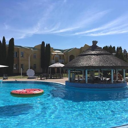 Mediterran Apartman With Pool Siófok Eksteriør billede
