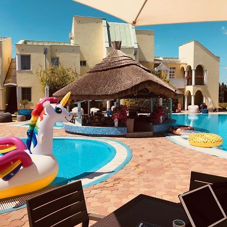 Mediterran Apartman With Pool Siófok Eksteriør billede