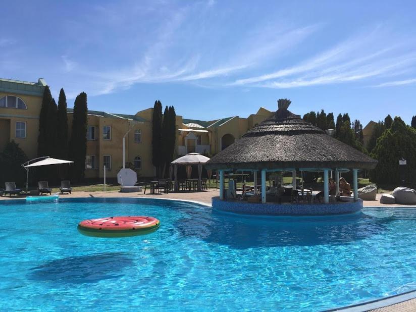 Mediterran Apartman With Pool Siófok Eksteriør billede
