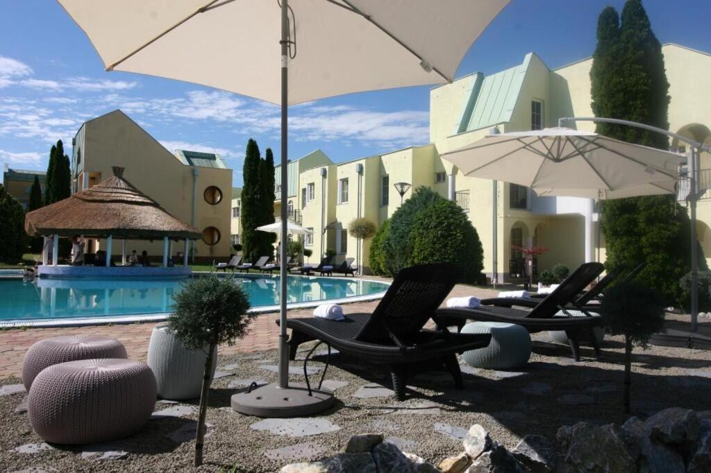 Mediterran Apartman With Pool Siófok Eksteriør billede