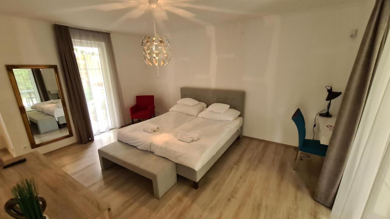 Mediterran Apartman With Pool Siófok Eksteriør billede