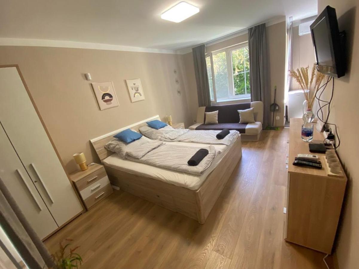 Mediterran Apartman With Pool Siófok Eksteriør billede